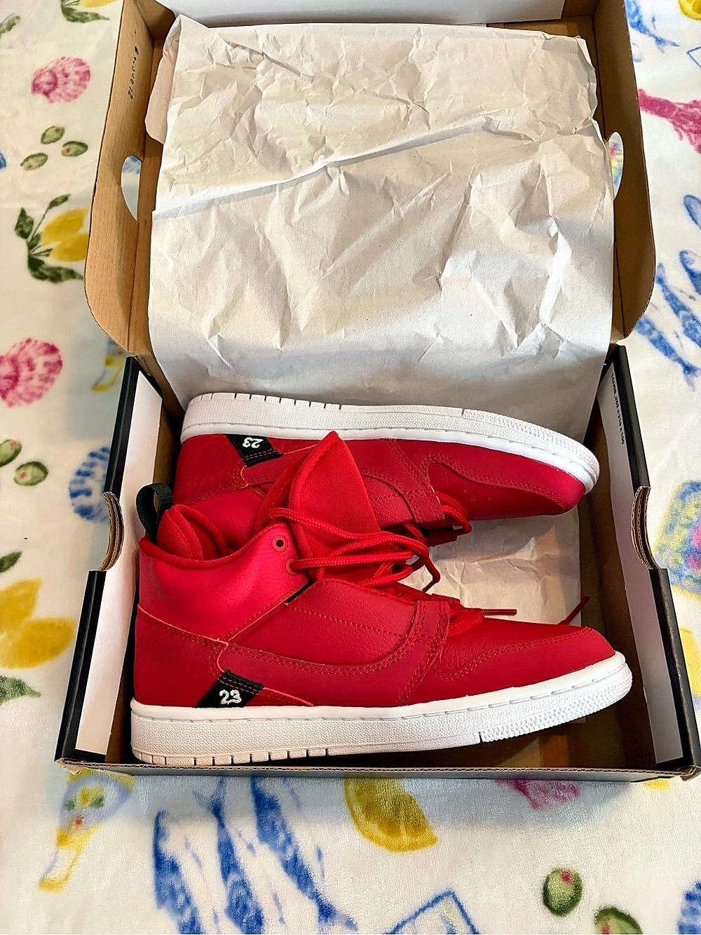 Jordan Air Jordan 1 Mid Sneakers Girls US 4Y Red/Black Like New